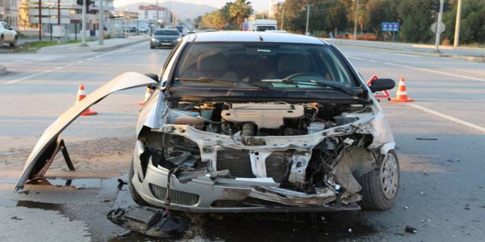 Antalya'da Alkollü sürücü kırmızı ışıkta geçip yakıt tankerine çarptı