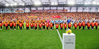 Göztepespor'lu taraftarlar 95. yıl kutlamalarına başladı