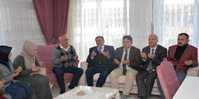 Bakan Eroğlu memleketi Şuhut’ta şehit ailelerini ziyaret etti