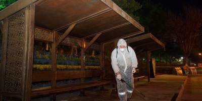 Bulaşıcı hastalıklara karşı toplu ulaşım araçları ve duraklar dezenfekte edildi