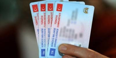 Resmi Gazete’de yayımlandı: Ehliyet alacaklar dikkat! Yeni dönem başlıyor Yaş sınırı düşürüldü!