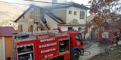 Bayburt Uzungazi Mahallesi’nde çıkan yangın korkuttu