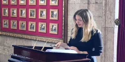 Anıtkabir ziyaretinde gözyaşı döken Eda Ece'den açıklama: "Ağlamamam mümkün değil"