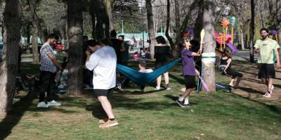 Baharın gelmesiyle hava sıcaklıkları artınca Eskişehirliler parklara akın etti