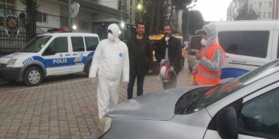Samsun'da emniyet binası ve araçlar dezenfekte edildi