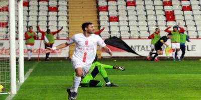 Antalyaspor, yenilmezlik serisini Sivasspor galibiyeti ile 8 maça çıkardı