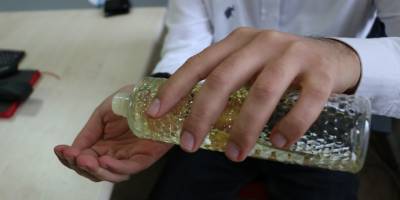 Aşırı kolonya, el antiseptiği deri bariyerini bozarak egzamalara neden oluyor!