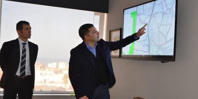 Kuşadası Belediyesi, kent merkezinde yaşanan trafik yoğunluğunu “tek yön” uygulaması ile çözmeye hazırlanıyor.