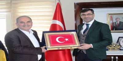 Hak-İş Sendikasından Başkan Tanğlay'a plaket