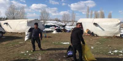 Konya’nın Akşehir Belediyesinden geçici tarım işçilerine yardım