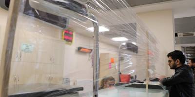 Karabük'te Postanede korona virüse "streç filmli" önlem