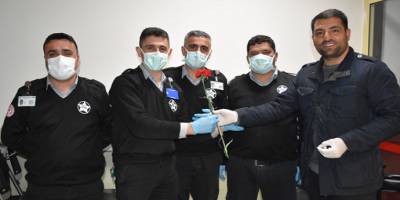 Şanlıurfa'da Sağlık çalışanlarına güllü destek