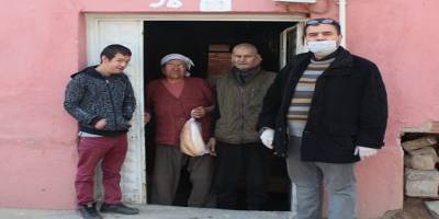 Alaşehir'de Mahalle muhtarı Adnan Doğramacı'dan örnek davranış!