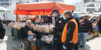 Pamukkale Belediyesi risk grubundaki vatandaşlar için pazara çıktı