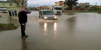 Sarımsak diyarı Gaziantep'in Araban ilçesi sele teslim