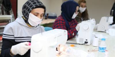 Gönüllü eğitmenlerin maske seferberliği