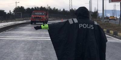 Sarıkamış’ta ateş ölçerli trafik kontrolü