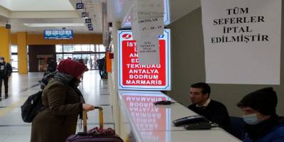 Yasağa takılmadan yolculuk etmek isteyen vatandaşlar otogarda kaldı