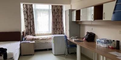 Karantinaya alınan kadın kaldığı yurdu tanıttı