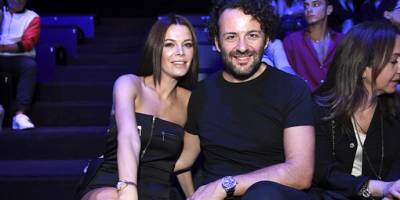 Sağlık çalışanları için seferber olan çift, evlerini fabrikaya çevirdi