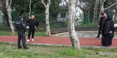 Yasağa aldırış etmeyen Sorumsuz vatandaşlara polis müdahale etti