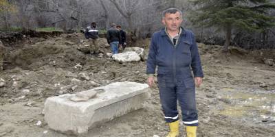 Burdur'da tarlasını sürerken tarihi eser buldu