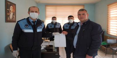 Tekirdağ Malkara’da şehit abisi bulduğu altın kolyeyi zabıtaya teslim etti