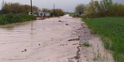 Kadirli'de sağanak yağış hayatı olumsuz etkiledi
