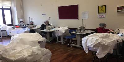 İstanbul Beyoğlu’nda sağlık çalışanları için hijyen tulumu üretimine başlandı