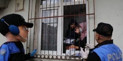 Adana’da maskot polis otizmli Halil’i sevindirdi