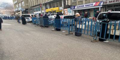 Muş Emniyet Müdürlüğü sosyal mesafeye işaretli önlem