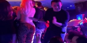 Mustafa Sandal, Aleyna Tilki'nin Arkasından Yaptığı Hareketler Olay Oldu