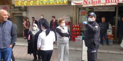 Polis ekiplerinden banka ve postane önüne bariyerli önlem