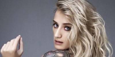 Didem Soydan, yeni yaşını cesur dekolteli pozuyla kutladı