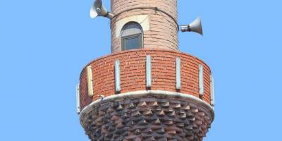 Hollanda’da birçok camide hoparlörden ezan okundu