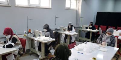 Eğitim Merkezi öğreticiler gönüllü maske üretiyor