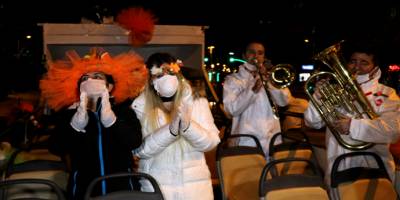 Portakal Çiçeği Karnavalı’nı balkonlarda kutladı