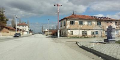 Kütahya'nın Aslanapailçesi 20 yaş sokağa çıkma yasağı ile birlikte evlere kapandı