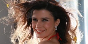 Beren Saat'in Merakla Beklenen Dizisi Yayınlandı