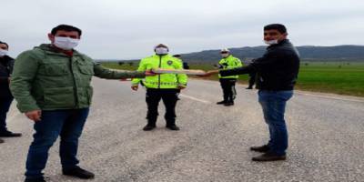 Konya’nın Hüyük İlçe Başkanı Çiğdem’den polislere baklava ikramı