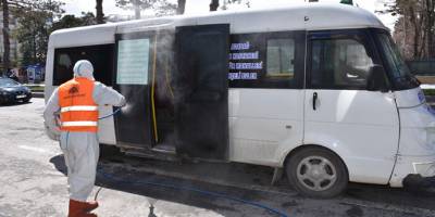 Bitlis'in Tatvan Belediyesi araçları her gün dezenfekte ediyor