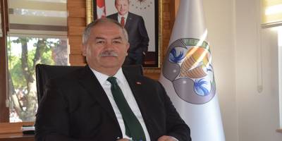 Korona virüsü test sonucu pozitif çıkan belediye başkanı, vatandaşları uyarıyor