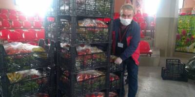 Mersin’in Bozyazı ilçesinde yaşlılara sebze ve meyve teslimatı