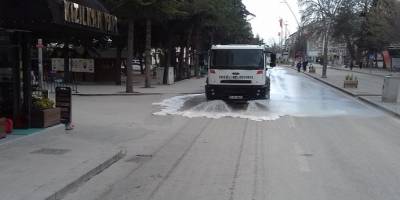 Konya’nın Ereğli ilçesinde cadde ve sokaklar dezenfekte ediliyor