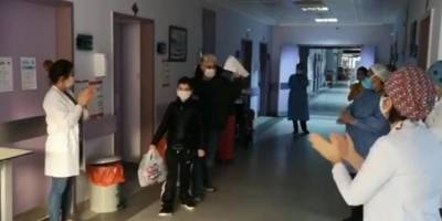 Tunceli’de koronayı yenen gören dede ve torun alkışlarla taburcu edildi