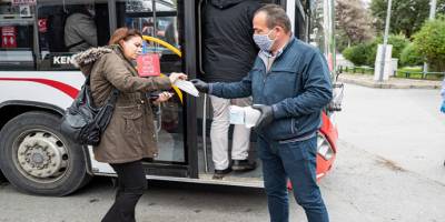 İzmir'de toplu ulaşımda ücretsiz maske desteği