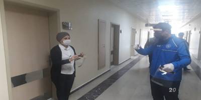 Diyarbakır Ergani Gençlik Merkezinde yüz koruyucu siper üretiliyor