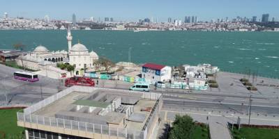 İstanbul’da fırtına boğazın rengini değiştirdi