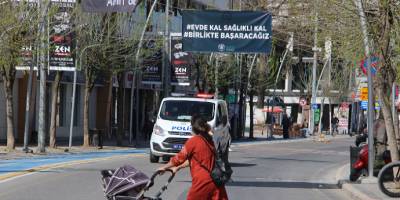 Düzce’de korona virüs tedbirleri artırıldı Şehrin en yoğun caddesi araç trafiğine kapandı