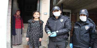 Tokatta 13 yaşındaki Aslı Tombaş biriktirdiği parayı kampanyaya bağışladı